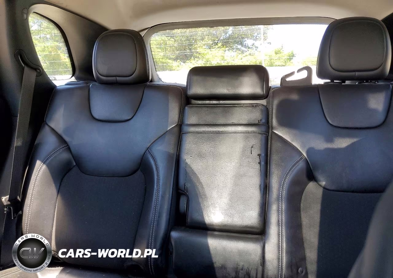 2019 Jeep Cherokee Latitude Plus VIN:1C4PJLLB9KD267076 - 10