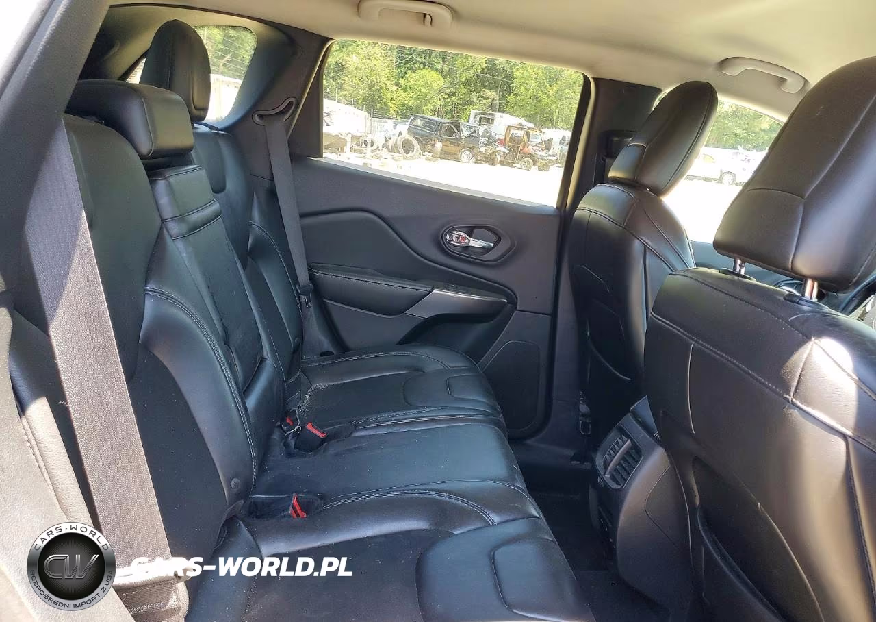 2019 Jeep Cherokee Latitude Plus VIN:1C4PJLLB9KD267076 - 11