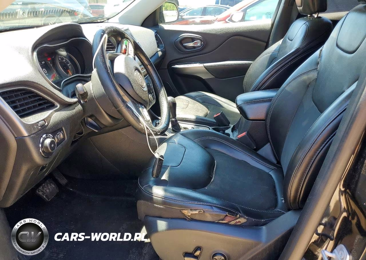 2019 Jeep Cherokee Latitude Plus VIN:1C4PJLLB9KD267076 - 7