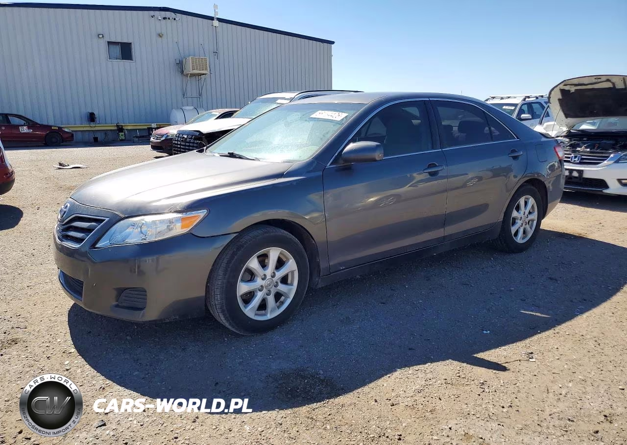 2011 Toyota Camry Le – zdjęcie 1 z 12