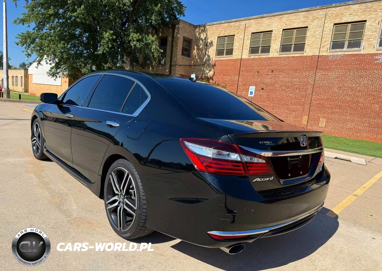 2016 Honda Accord Touring VIN:1HGCR3F95GA030921 - 3