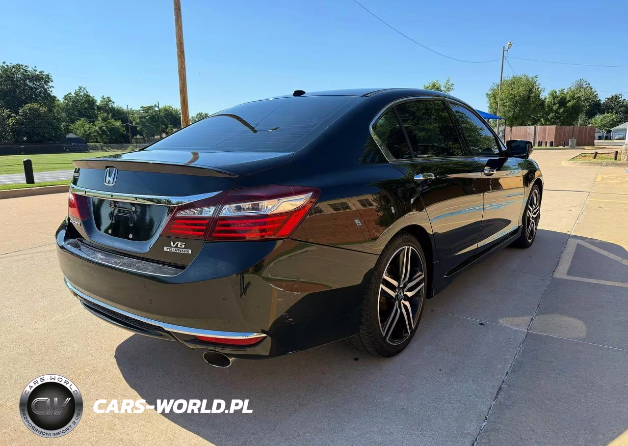 2016 Honda Accord Touring VIN:1HGCR3F95GA030921 - 4
