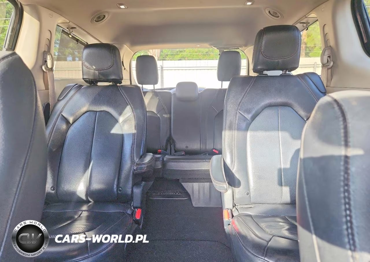 2019 Chrysler Pacifica Touring L VIN:2C4RC1BG3KR650867 - 10