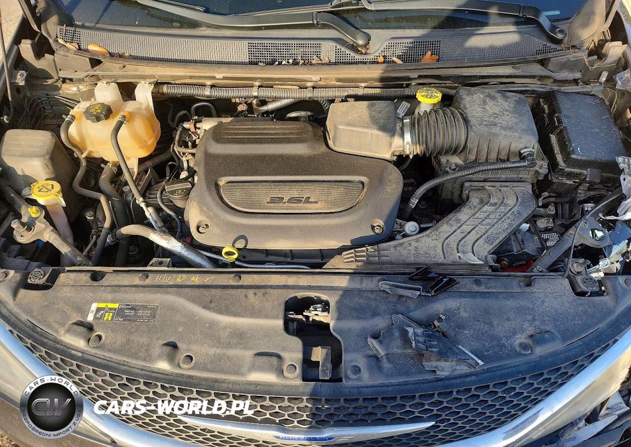 2019 Chrysler Pacifica Touring L VIN:2C4RC1BG3KR650867 - 12