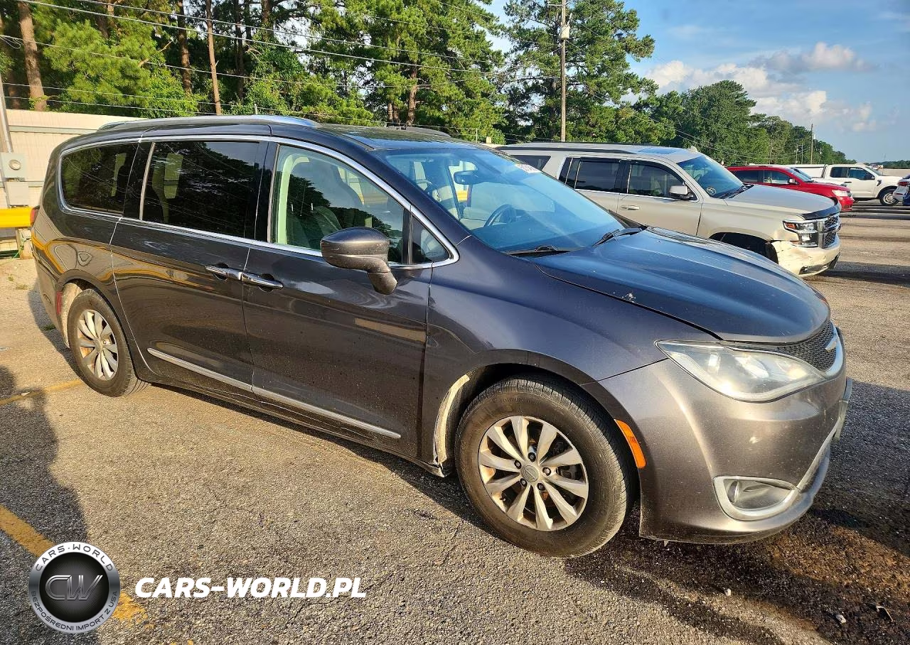 2019 Chrysler Pacifica Touring L VIN:2C4RC1BG3KR650867 - 4