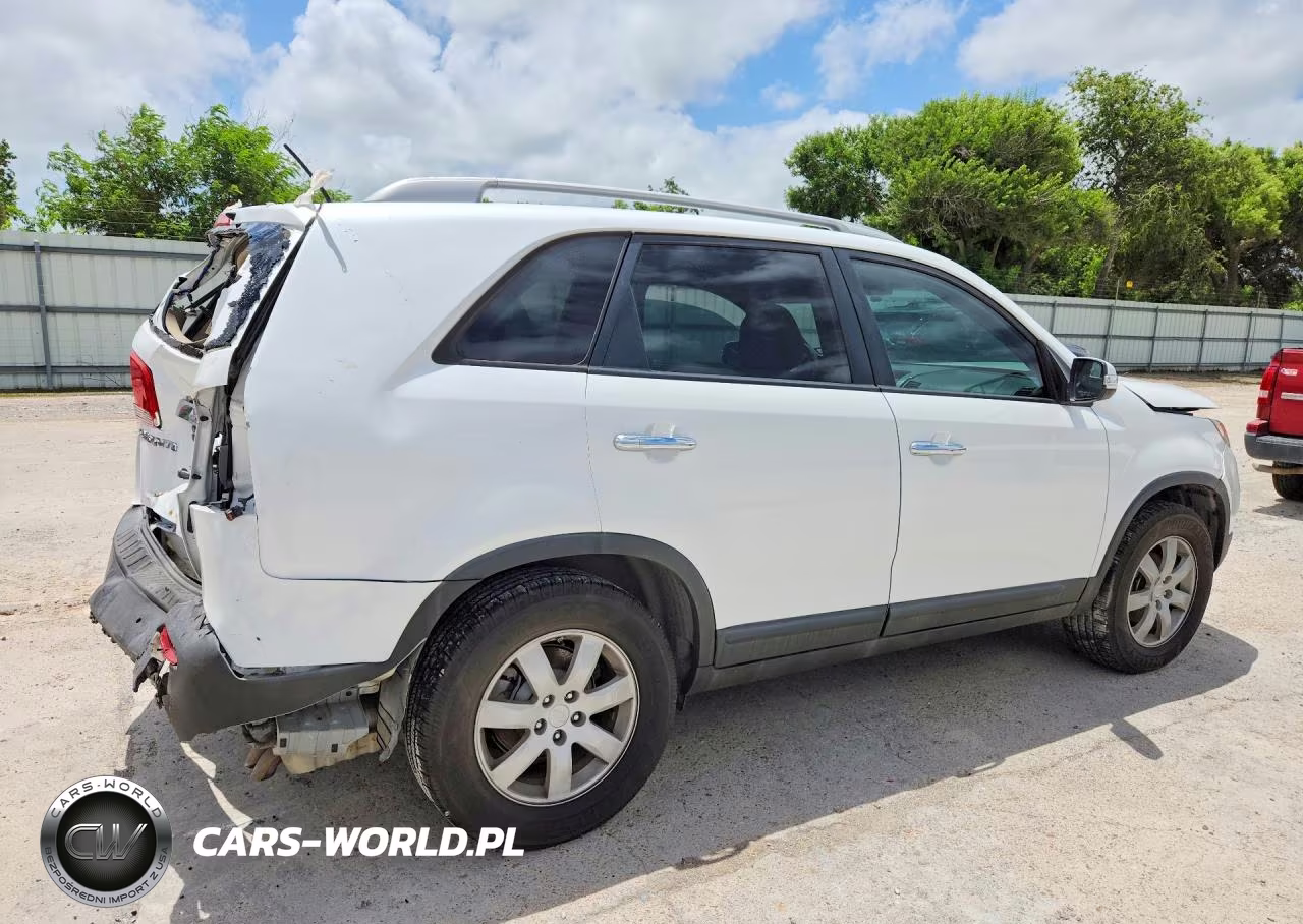 2011 Kia Sorento Lx VIN:5XYKT4A14BG137454 - 3