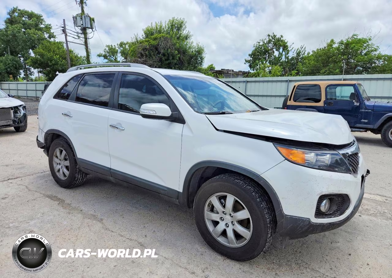 2011 Kia Sorento Lx VIN:5XYKT4A14BG137454 - 4