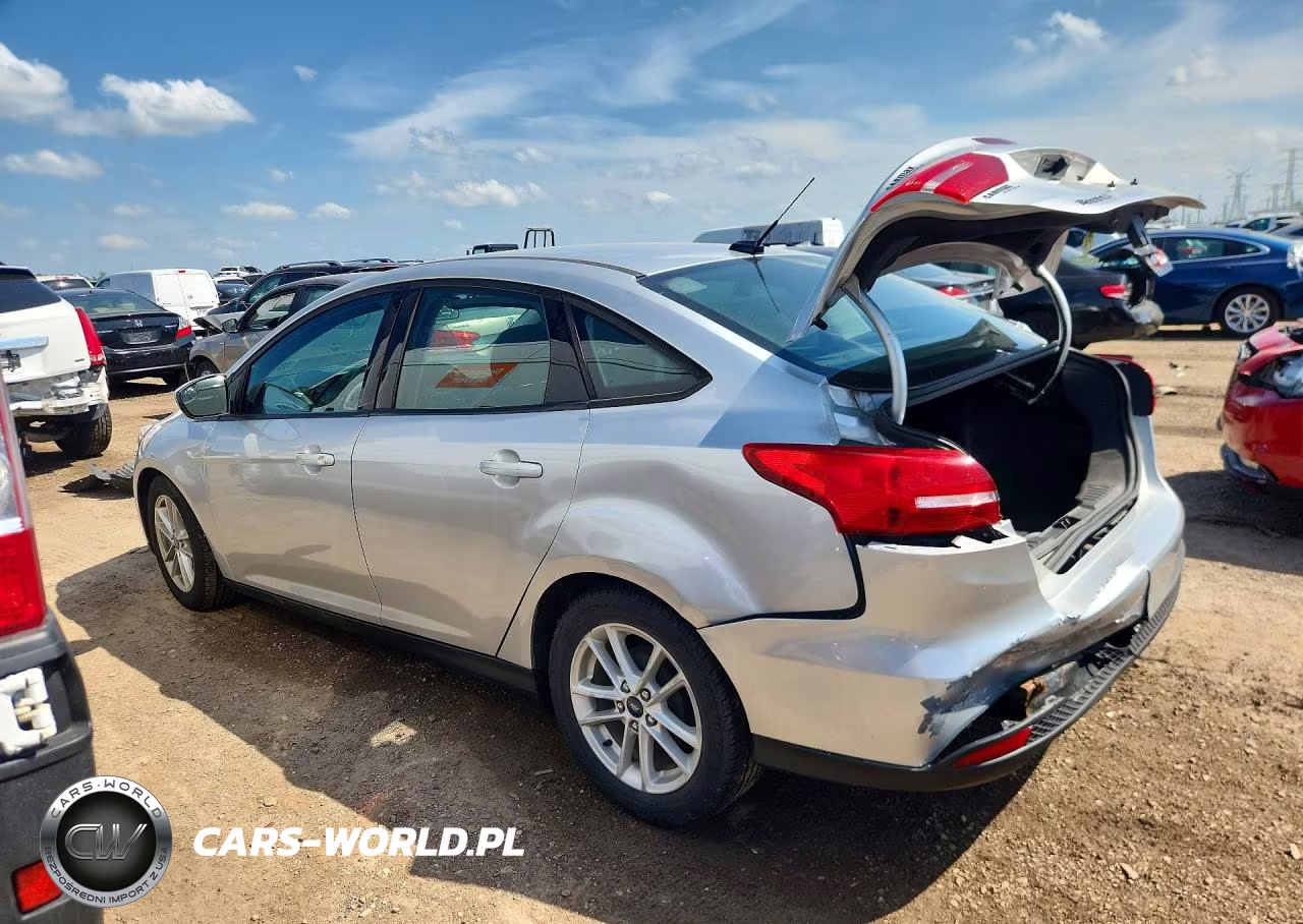 2018 Ford Focus Se VIN:1FADP3F27JL250753 - 2