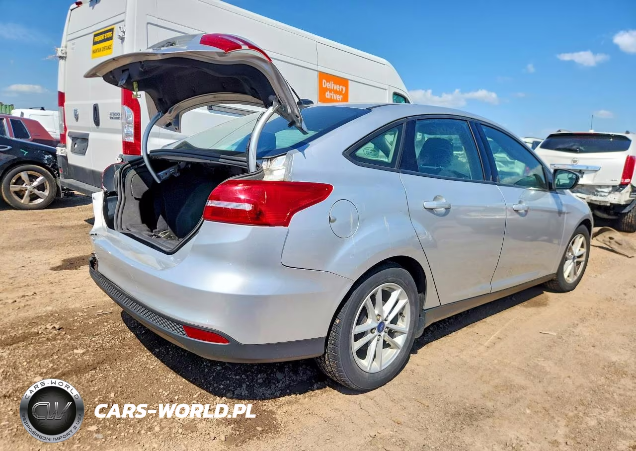 2018 Ford Focus Se VIN:1FADP3F27JL250753 - 3