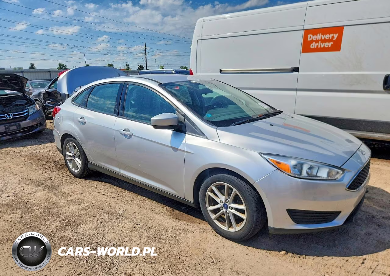 2018 Ford Focus Se VIN:1FADP3F27JL250753 - 4