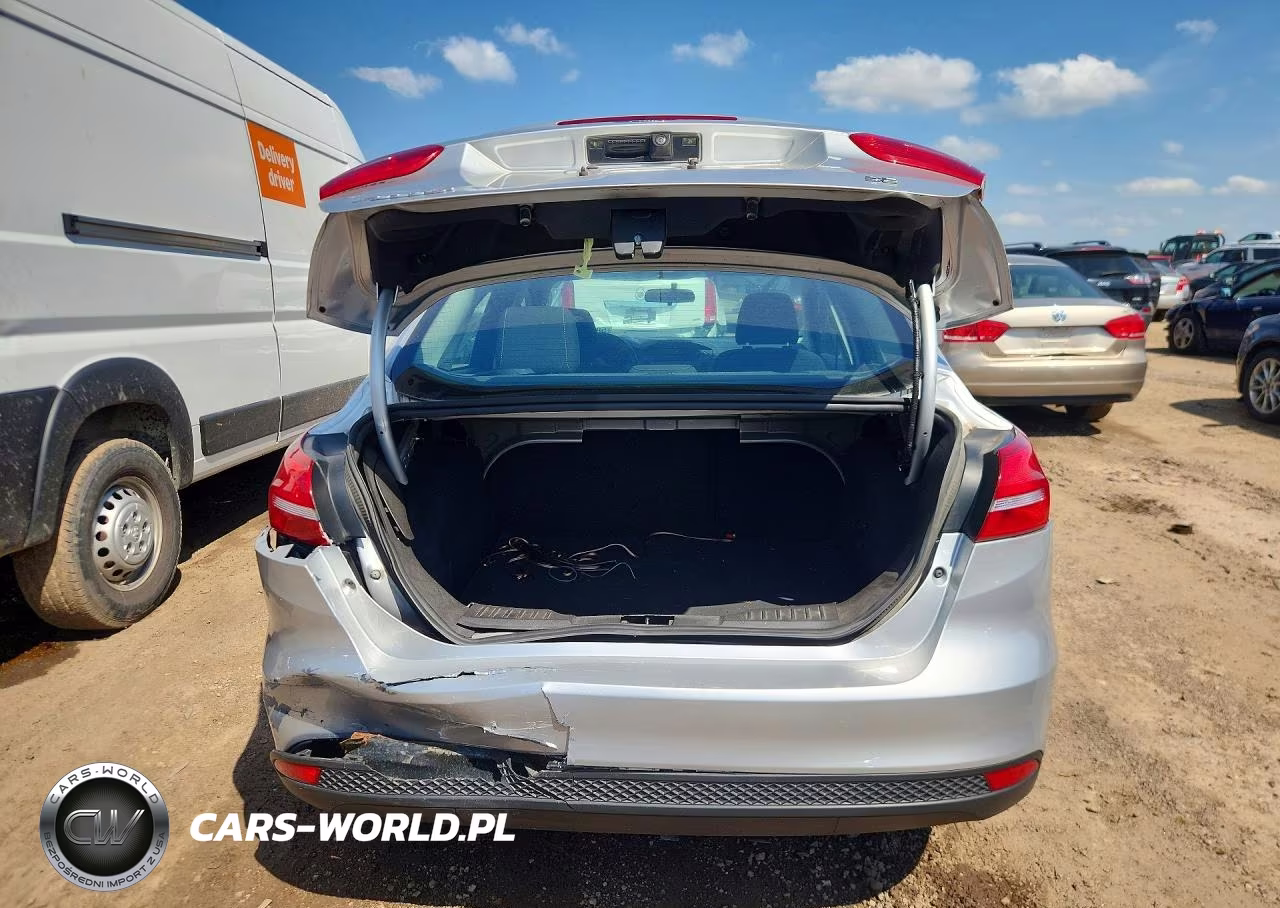 2018 Ford Focus Se VIN:1FADP3F27JL250753 - 6