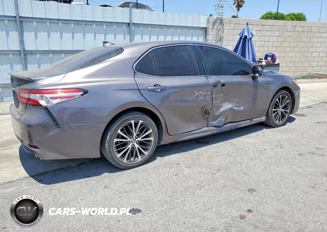 2020 Toyota Camry Se VIN:4T1G11AK1LU364566 - 3