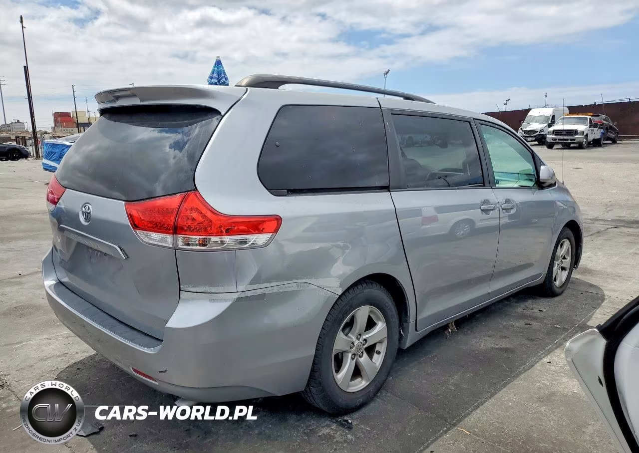2014 Toyota Sienna Le VIN:5TDKK3DC1ES460670 - 3