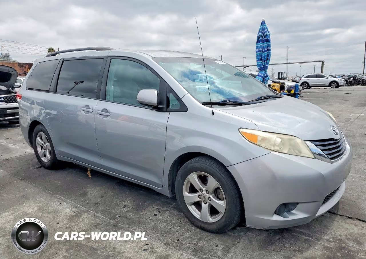 2014 Toyota Sienna Le VIN:5TDKK3DC1ES460670 - 4