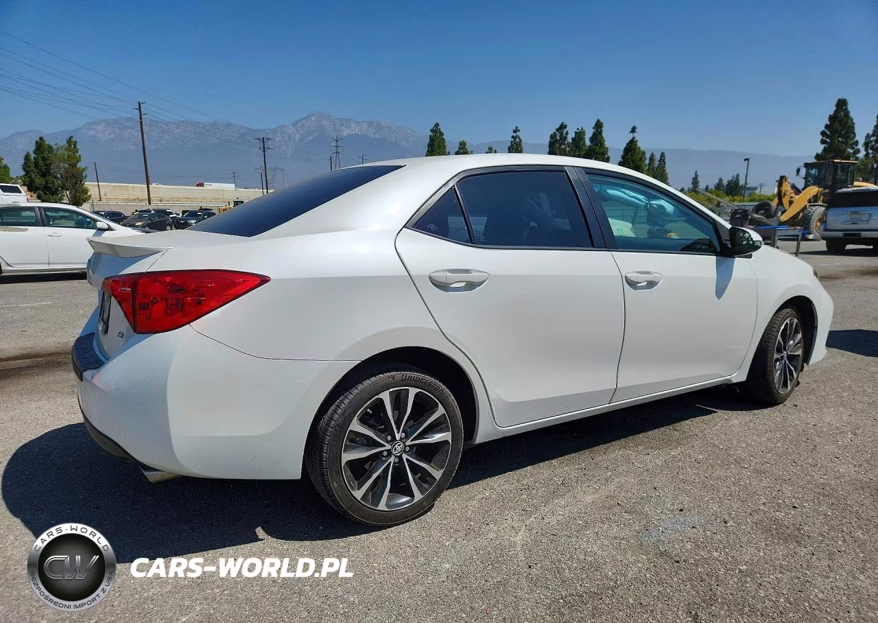 2018 Toyota Corolla Se VIN:5YFBURHE8JP767829 - 3