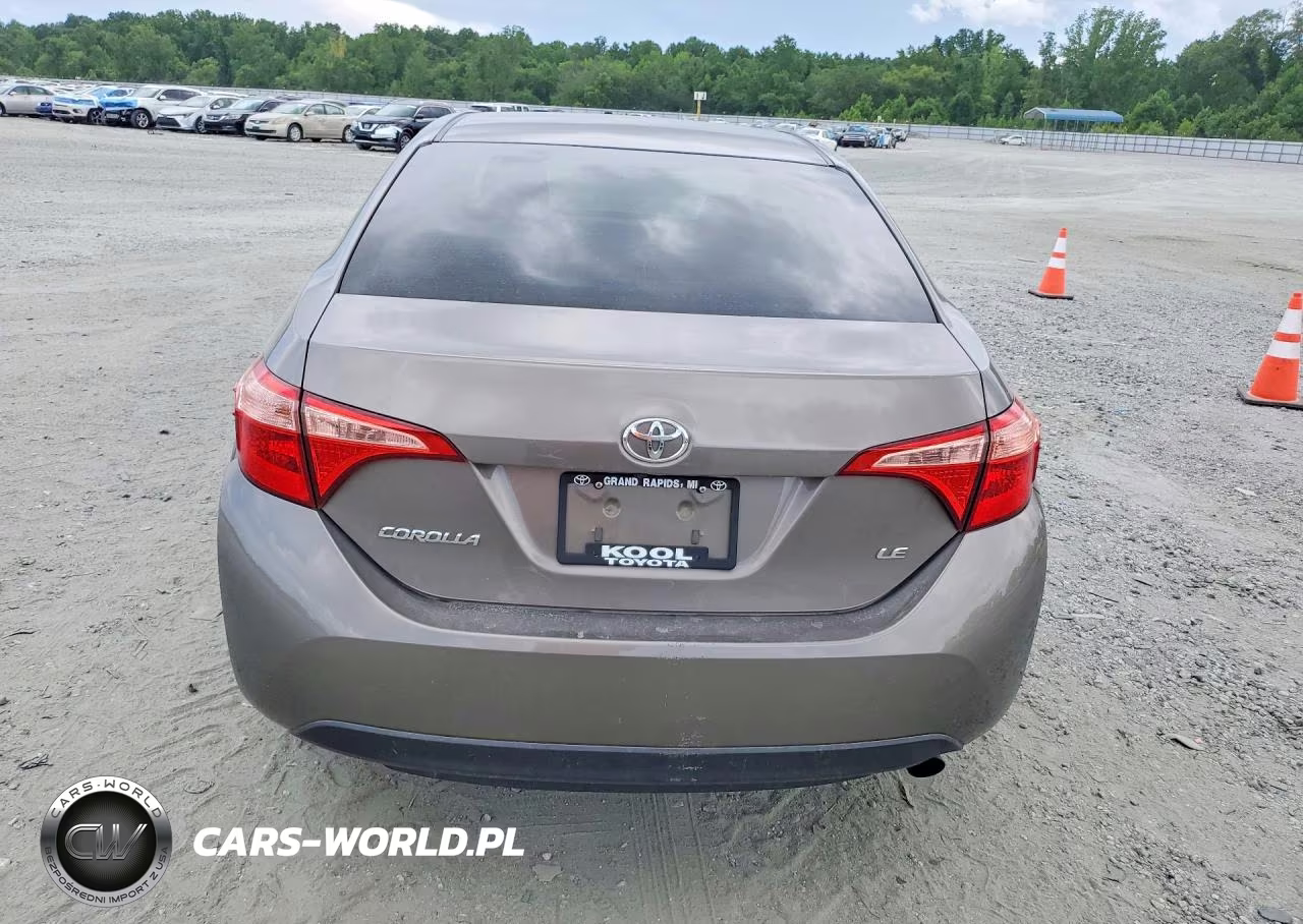 2018 Toyota Corolla Le VIN:2T1BURHE0JC112919 - 6