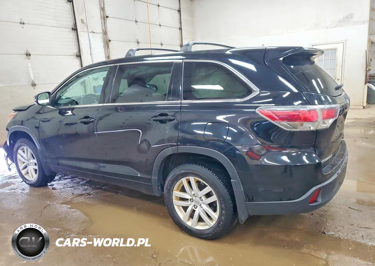 2015 Toyota Highlander Le VIN:5TDBKRFH3FS158214 - 2