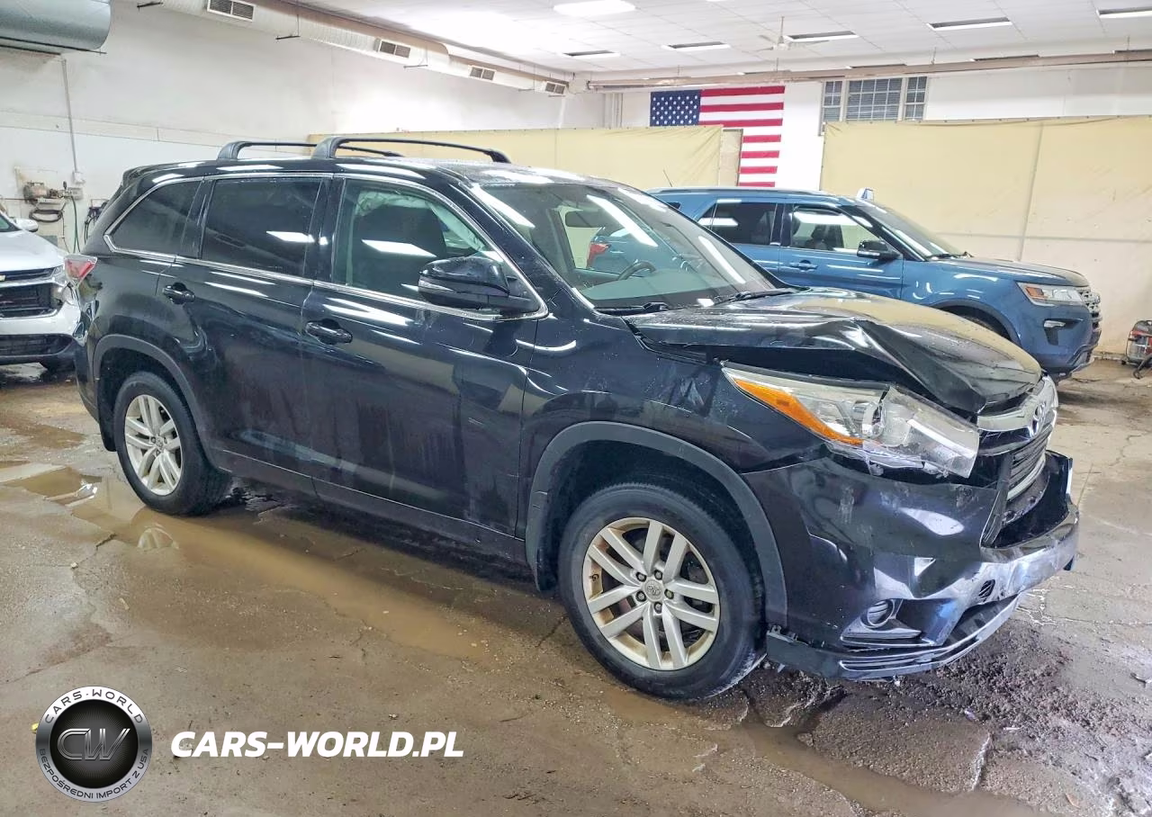2015 Toyota Highlander Le VIN:5TDBKRFH3FS158214 - 4