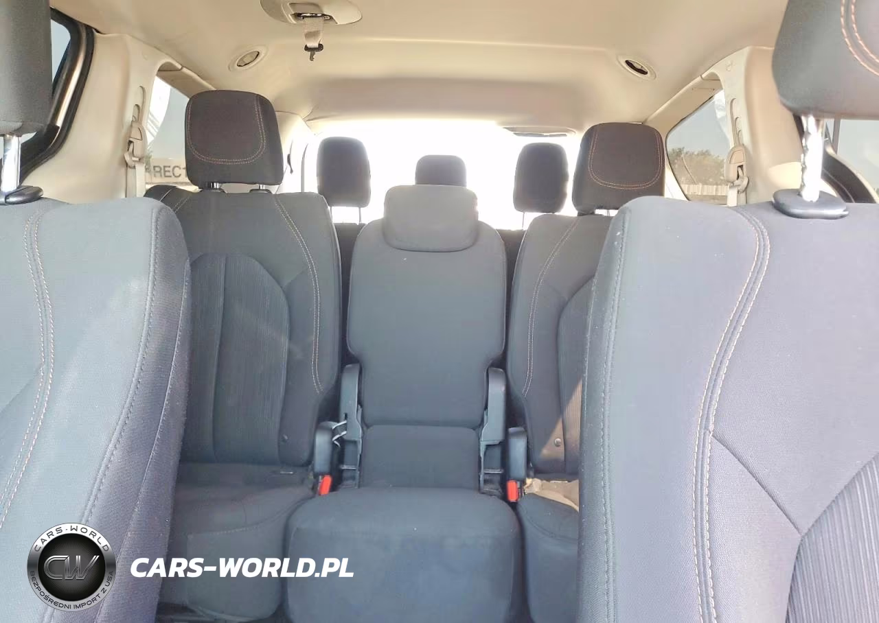 2018 Chrysler Pacifica Lx VIN:2C4RC1CGXJR236529 - 10