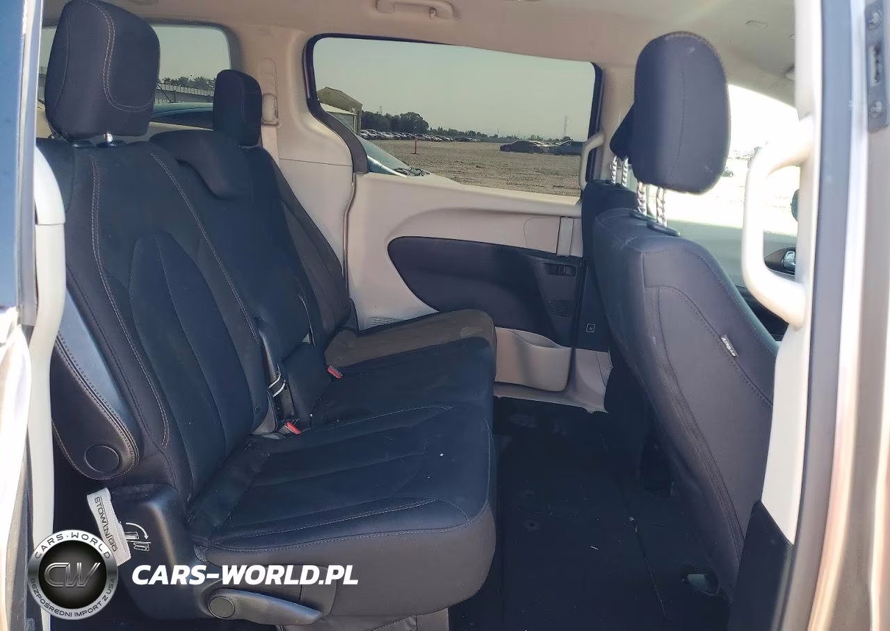 2018 Chrysler Pacifica Lx VIN:2C4RC1CGXJR236529 - 11