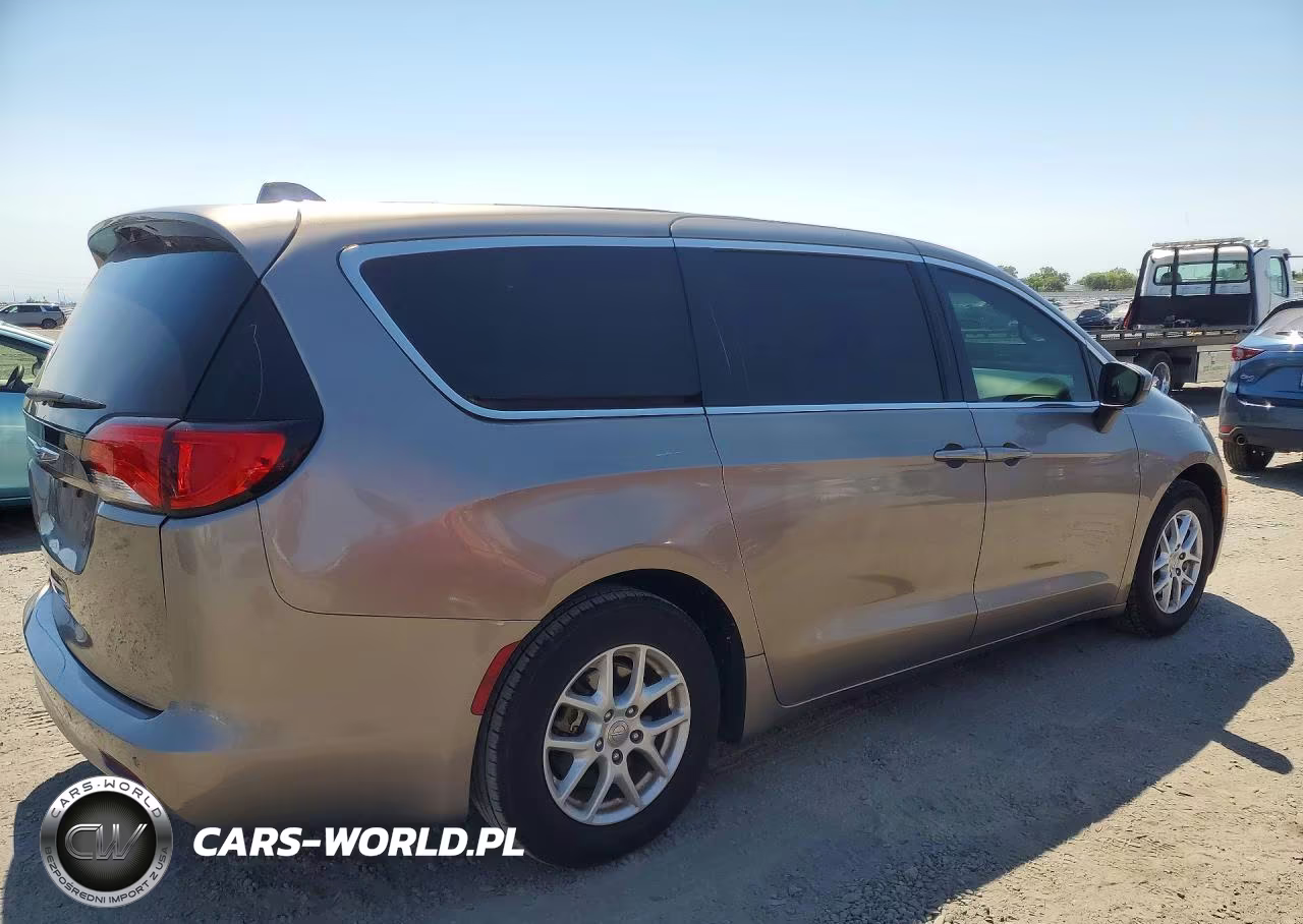 2018 Chrysler Pacifica Lx VIN:2C4RC1CGXJR236529 - 3