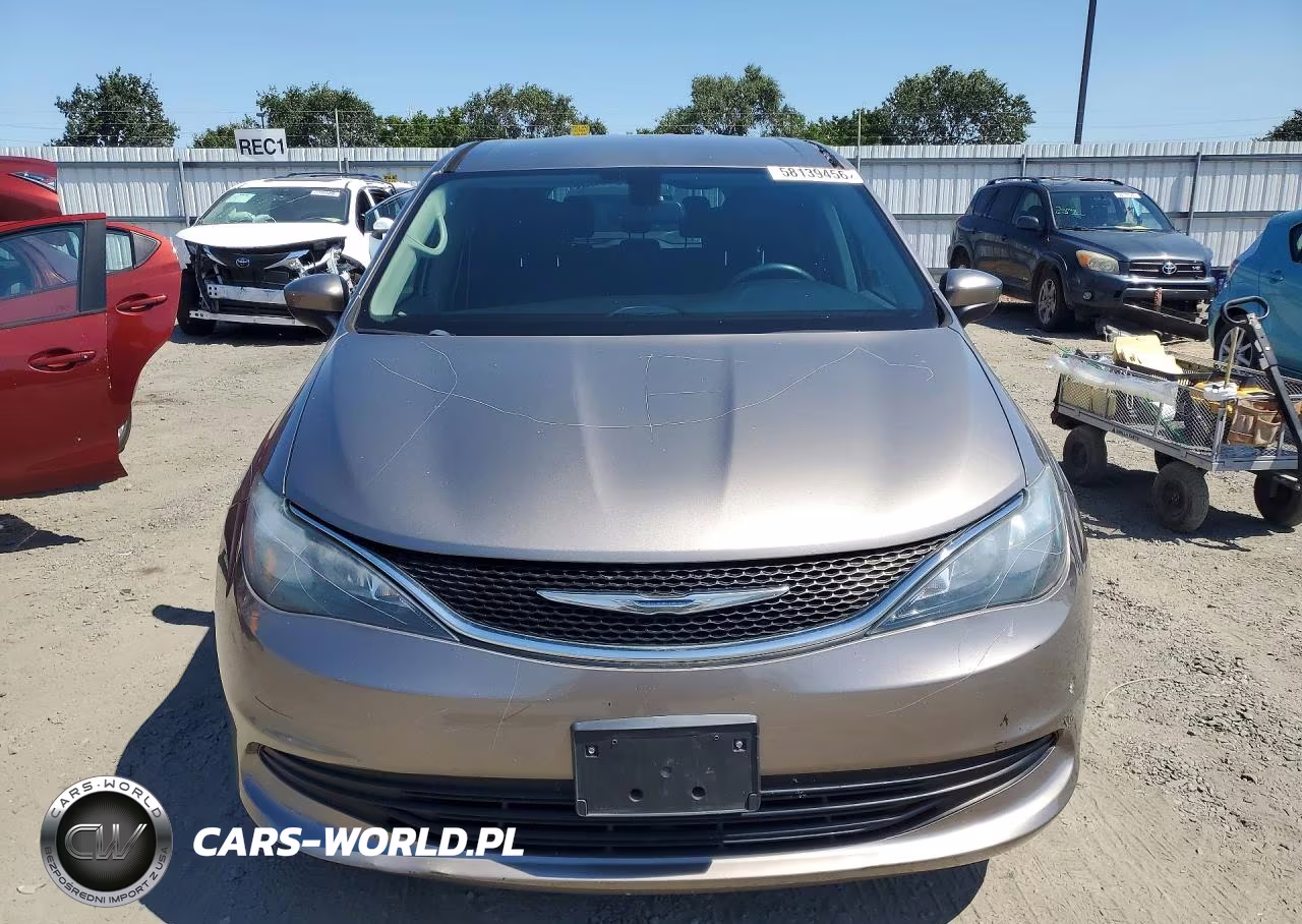 2018 Chrysler Pacifica Lx VIN:2C4RC1CGXJR236529 - 5