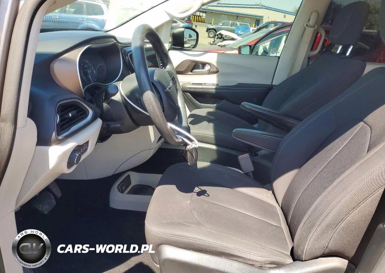 2018 Chrysler Pacifica Lx VIN:2C4RC1CGXJR236529 - 7