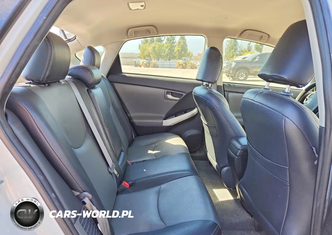 2015 Toyota Prius Two VIN:JTDKN3DU9F0464941 - 10