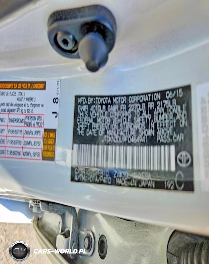 2015 Toyota Prius Two VIN:JTDKN3DU9F0464941 - 13