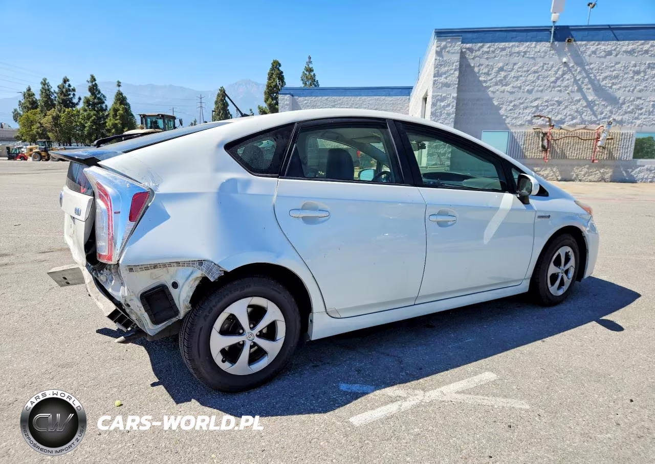 2015 Toyota Prius Two VIN:JTDKN3DU9F0464941 - 3