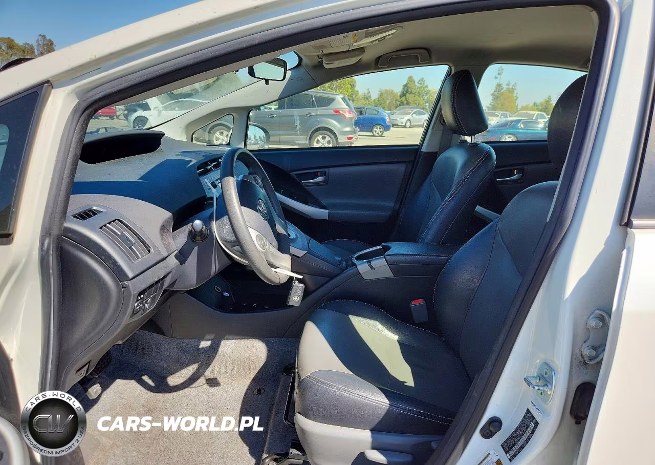2015 Toyota Prius Two VIN:JTDKN3DU9F0464941 - 7