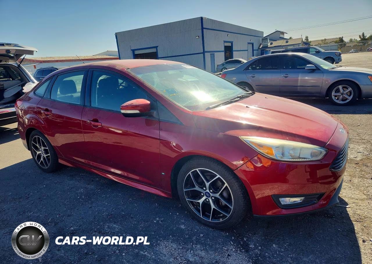 2015 Ford Focus Se VIN:1FADP3FE0FL248425 - 4