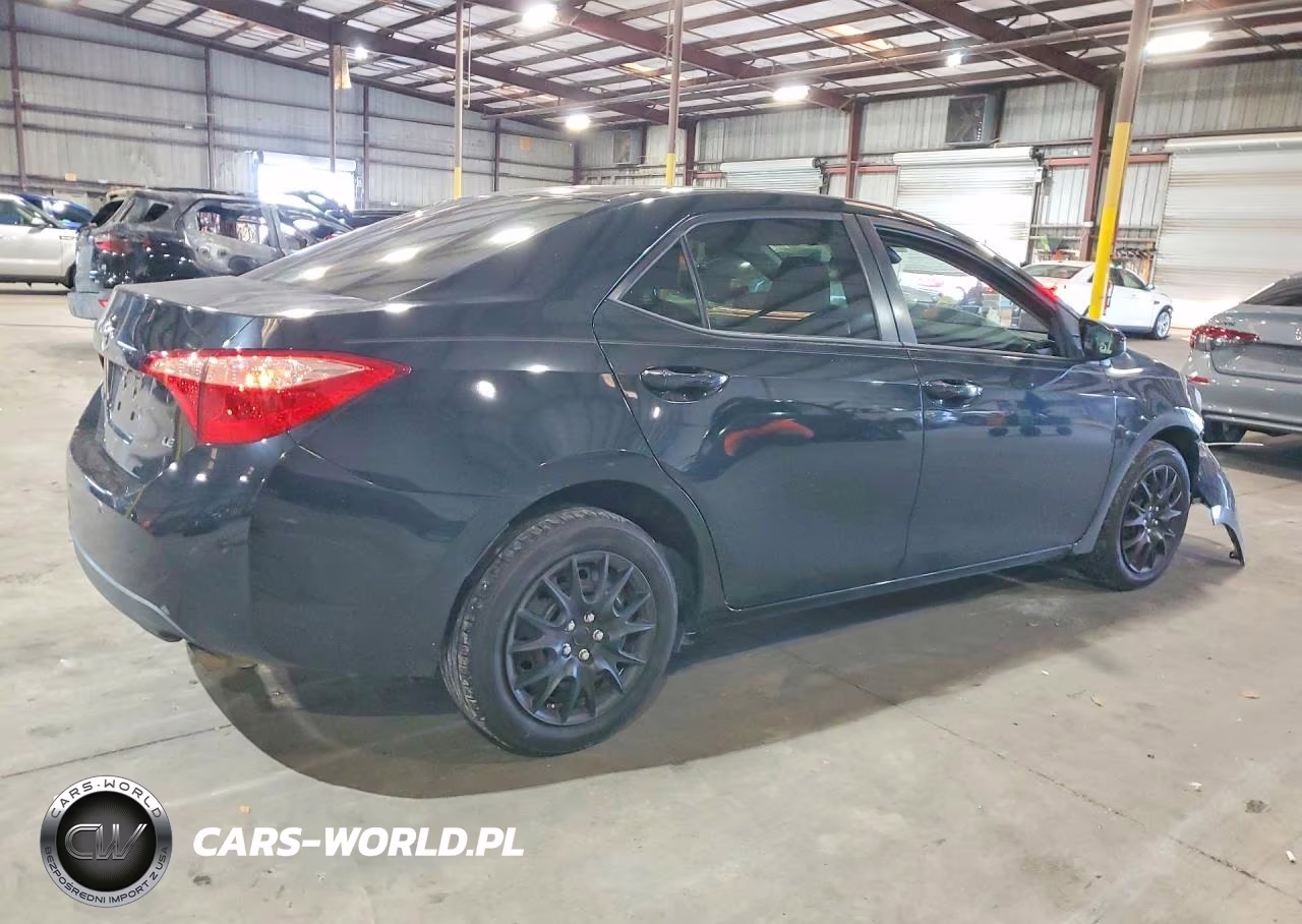 2017 Toyota Corolla Le VIN:5YFBURHE8HP712131 - 3