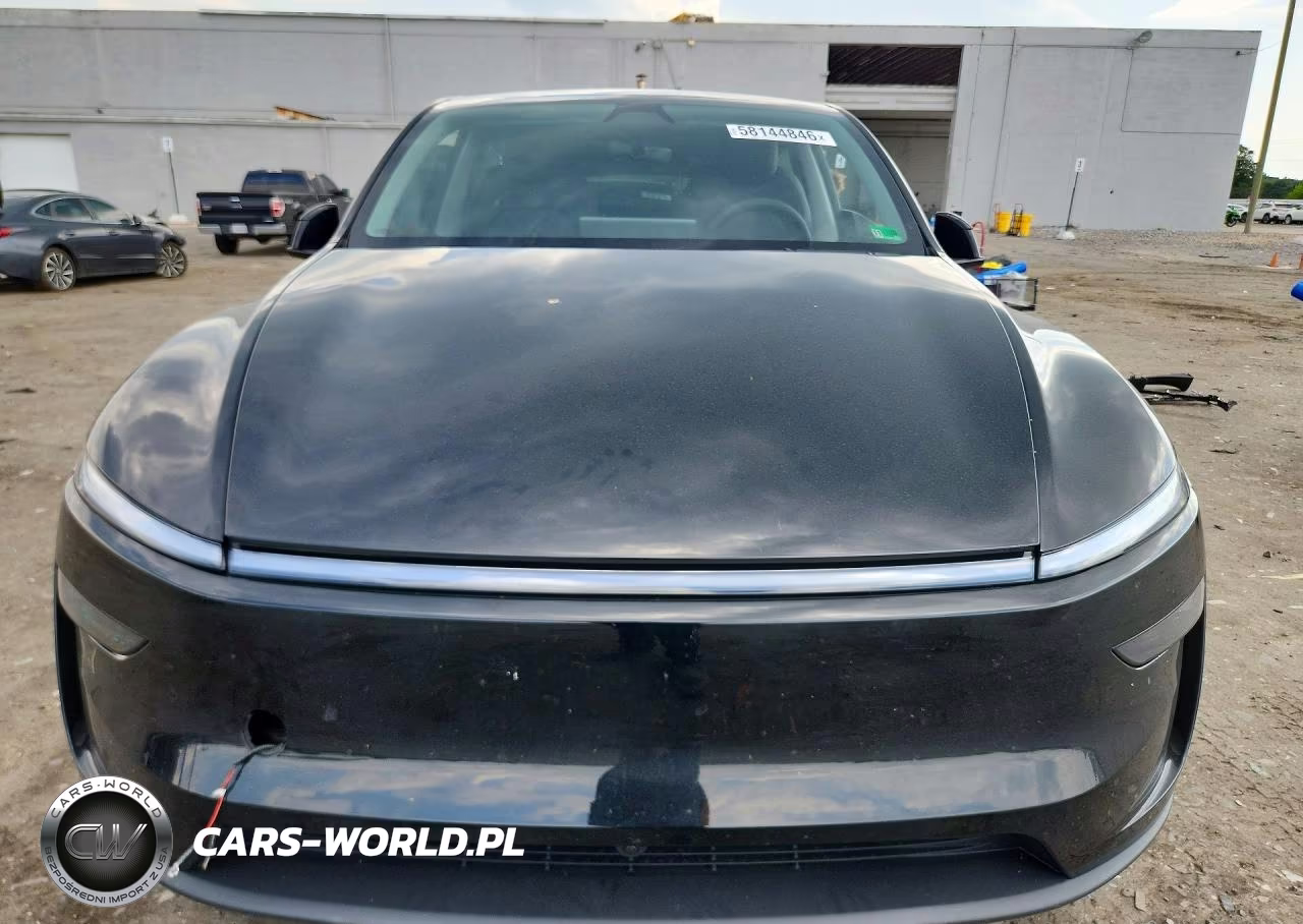2026 Tesla Model Y VIN:7SAYGDEE9TA584723 - 5