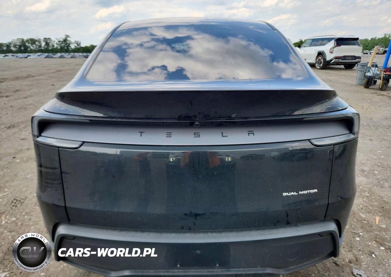 2026 Tesla Model Y VIN:7SAYGDEE9TA584723 - 6