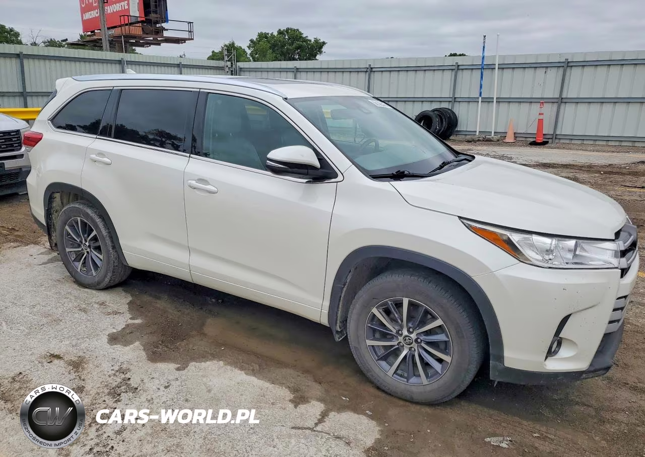 2017 Toyota Highlander Xle VIN:5TDJZRFH7HS515937 - 4