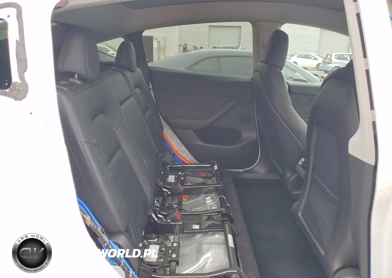 2023 Tesla Model Y VIN:7SAYGDEE0PA039600 - 10