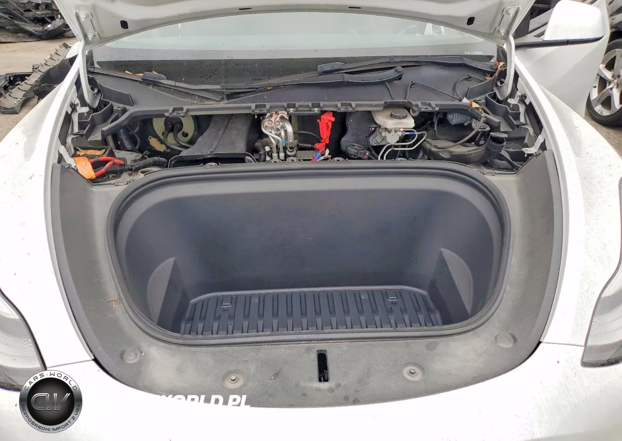 2023 Tesla Model Y VIN:7SAYGDEE0PA039600 - 11