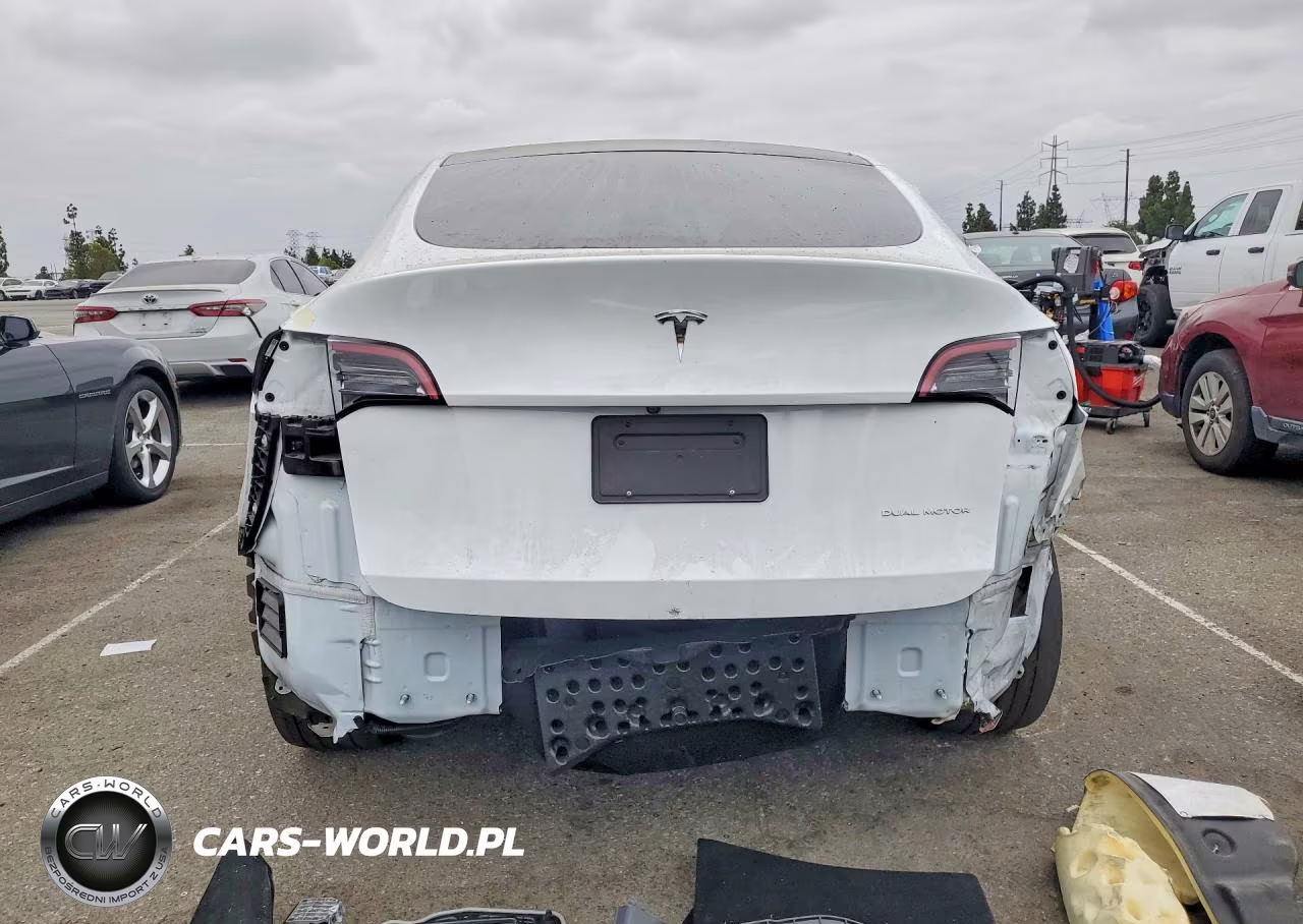 2023 Tesla Model Y VIN:7SAYGDEE0PA039600 - 6