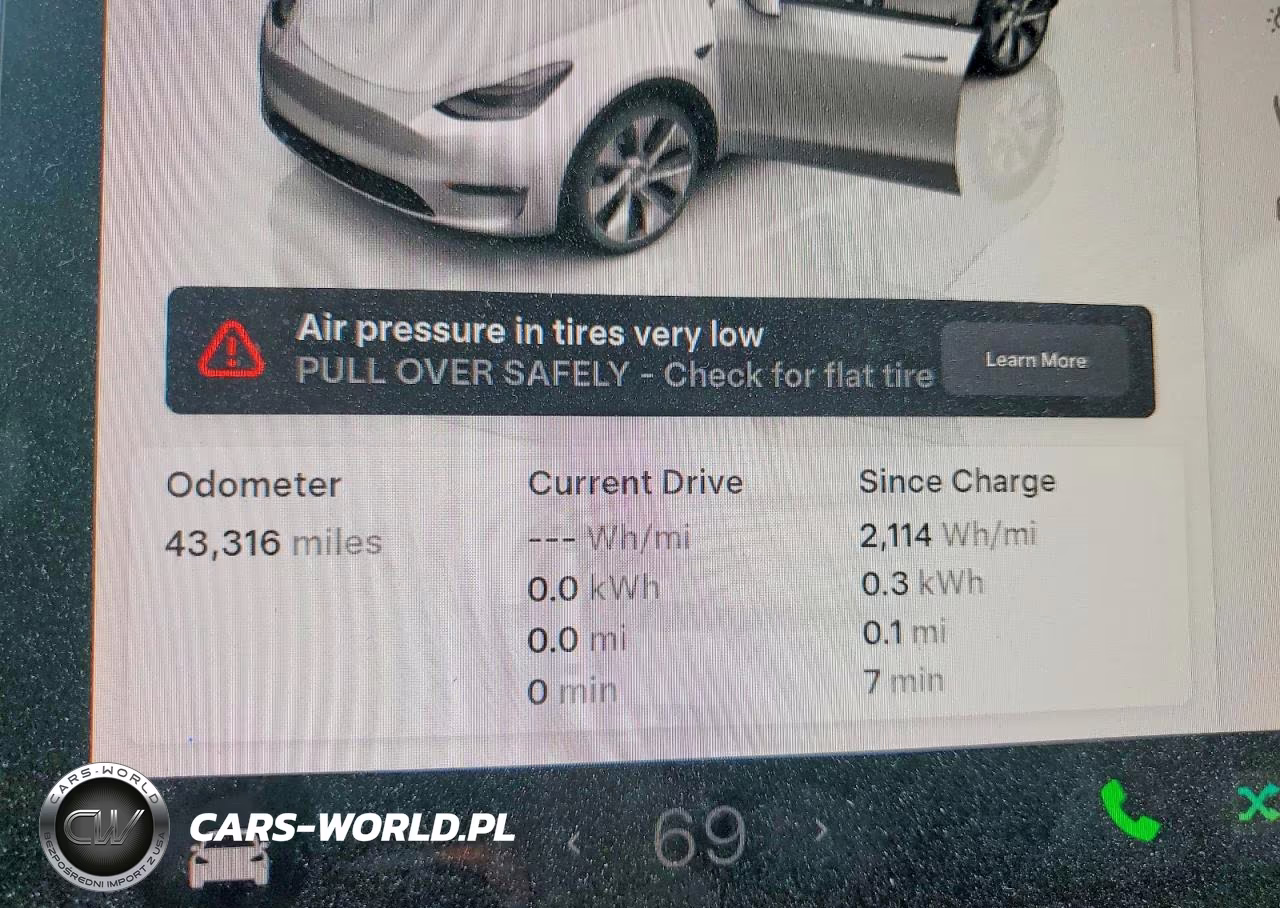 2023 Tesla Model Y VIN:7SAYGDEE0PA039600 - 9