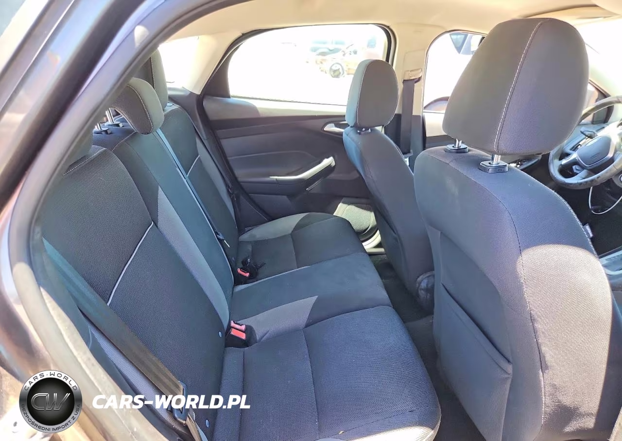 2014 Ford Focus Se VIN:1FADP3K29EL400180 - 10