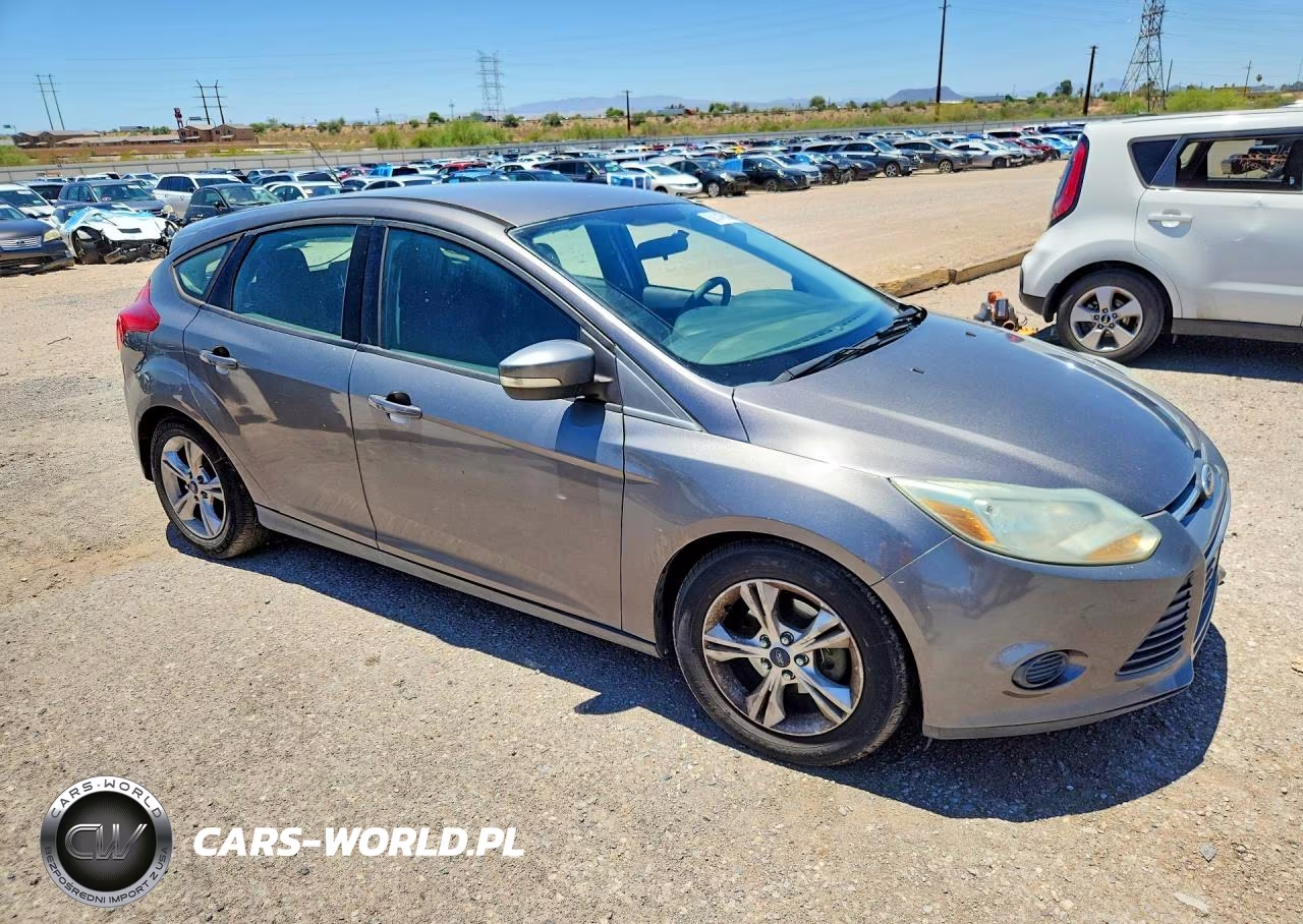 2014 Ford Focus Se VIN:1FADP3K29EL400180 - 4