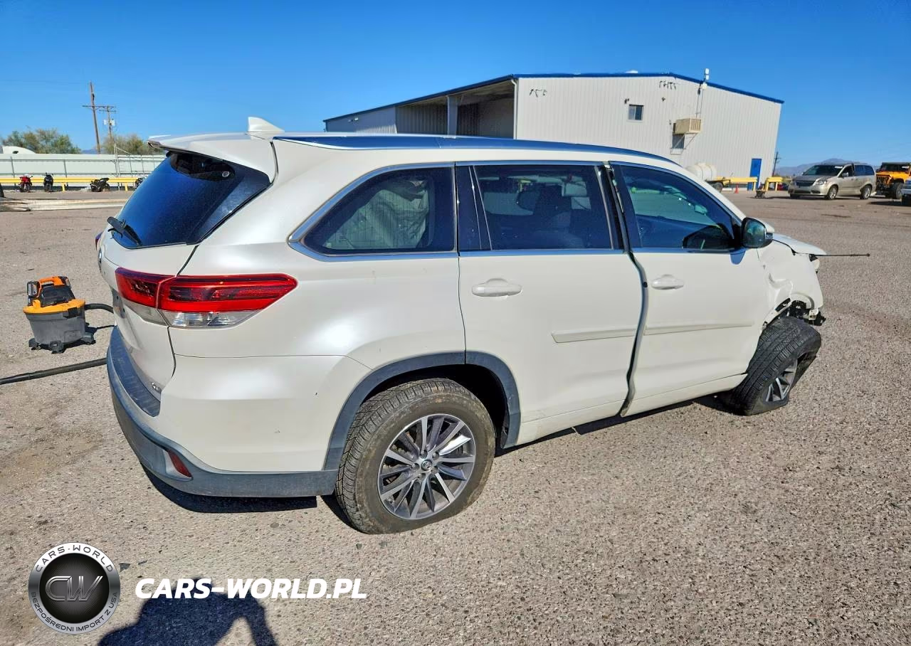 2017 Toyota Highlander Xle VIN:5TDKZRFH2HS517941 - 3