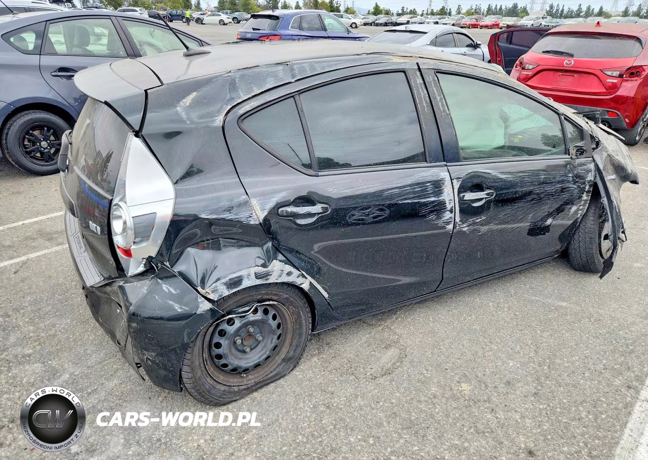 2012 Toyota Prius C Three VIN:JTDKDTB34C1517354 - 3