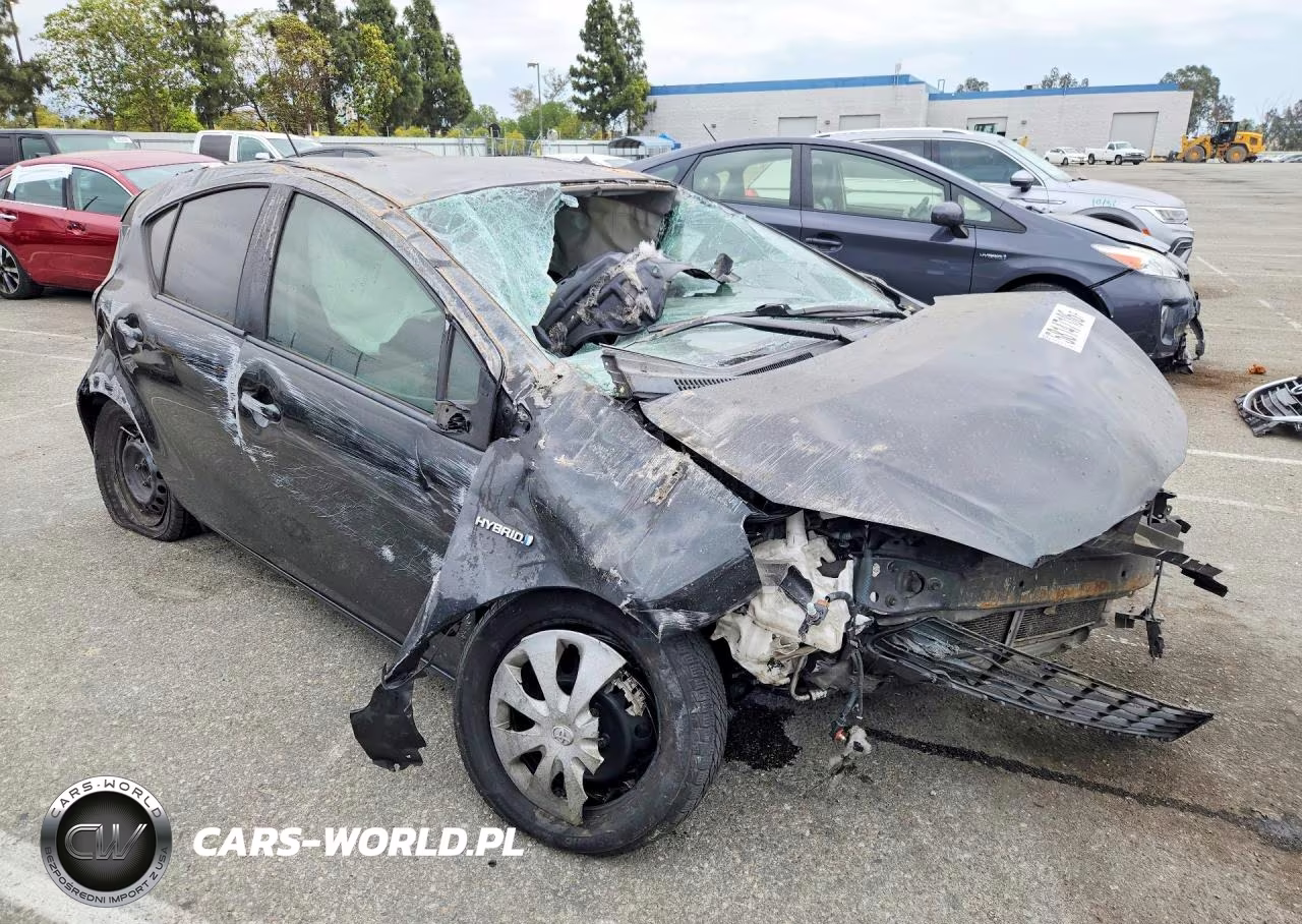 2012 Toyota Prius C Three VIN:JTDKDTB34C1517354 - 4