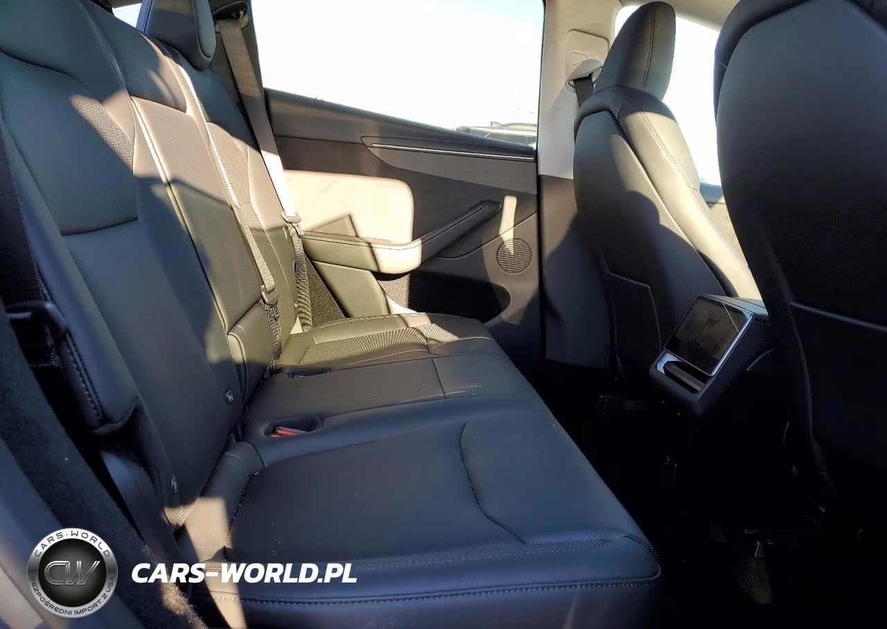 2026 Tesla Model Y VIN:7SAYGDEE8TF569617 - 11