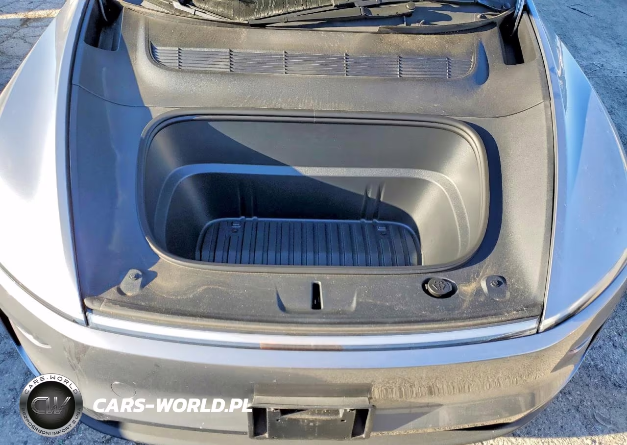 2026 Tesla Model Y VIN:7SAYGDEE8TF569617 - 12