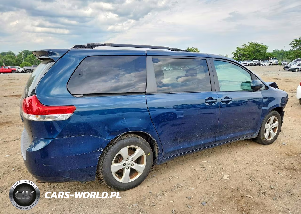 2012 Toyota Sienna Le VIN:5TDKK3DC0CS188366 - 3