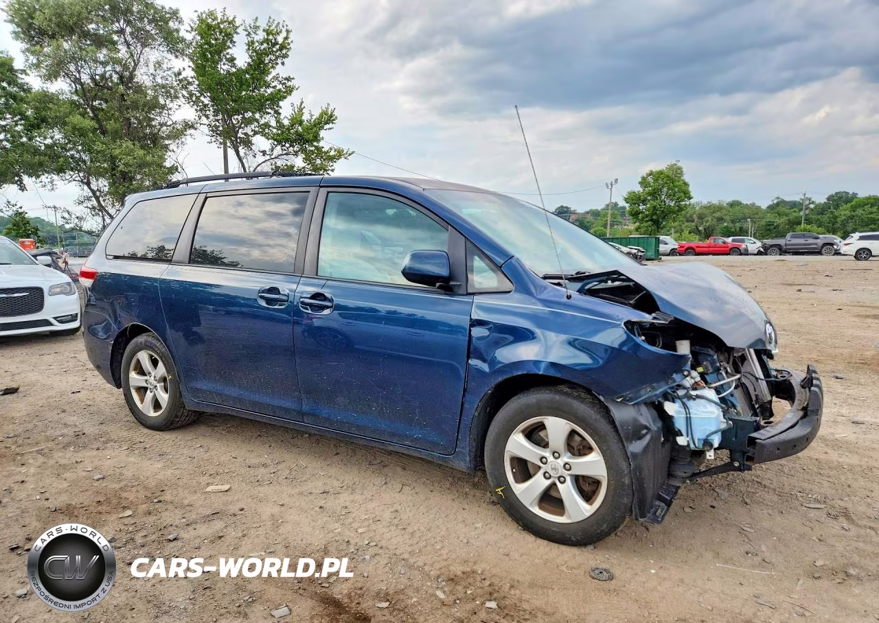 2012 Toyota Sienna Le VIN:5TDKK3DC0CS188366 - 4