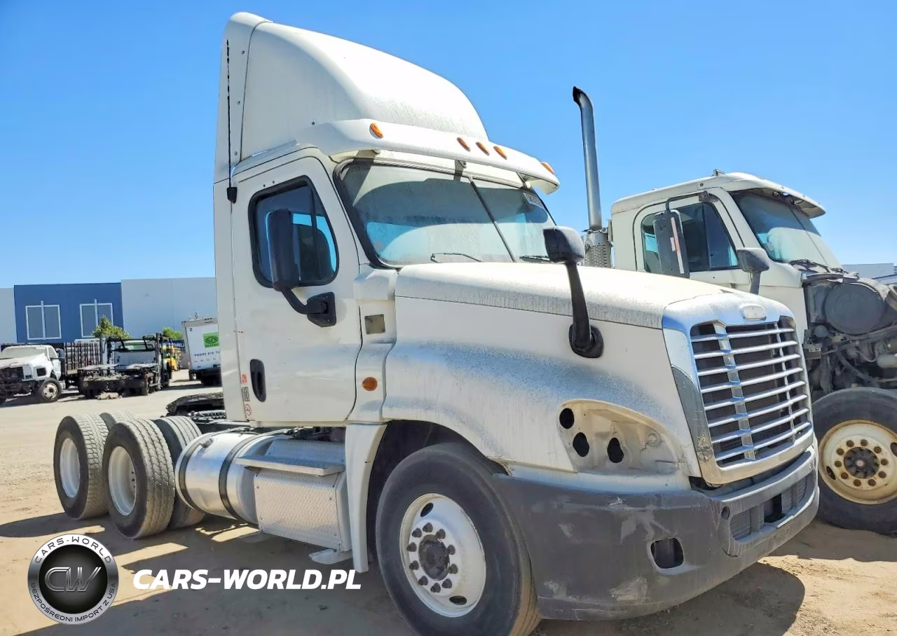 2013 Freightliner Cascadia 1 - Semi Truck